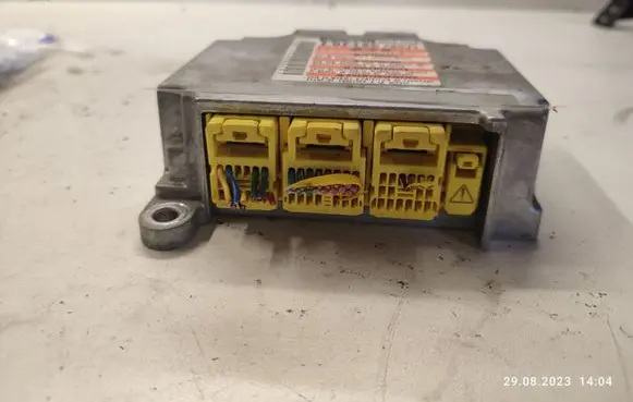 Suzuki Grand Vitara II Airbag control unit/module 3891065J30