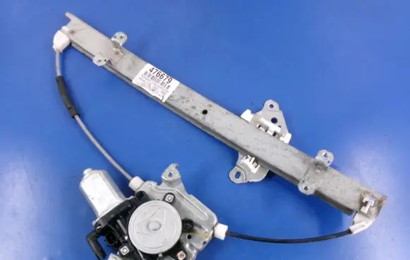 Nissan Tiida C11 Front door window regulator with motor