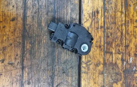 Audi A6 S6 C6 4F Air flap motor/actuator 410475520 9298080D 18062008