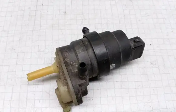 Opel Zafira B Windscreen/windshield washer pump