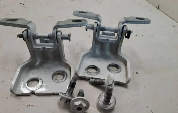 Rear door hinge set