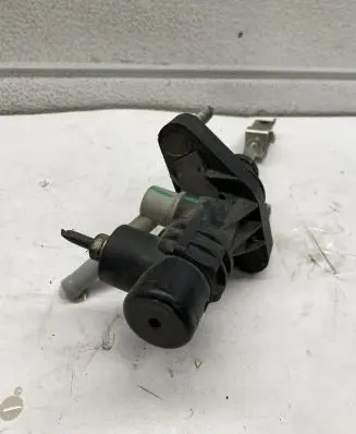 Volkswagen PASSAT B4 Master brake cylinder