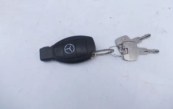 Mercedes-Benz B W245 Ignition key/card 2010DJ1439