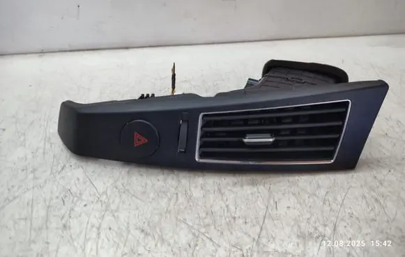 Hyundai ix 55 Dashboard side air vent grill/cover trim 974103J000