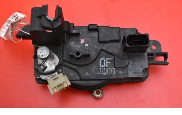 Opel Astra H Front door lock 13210748QF
