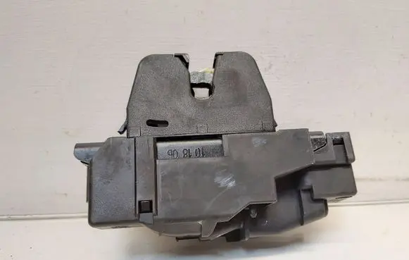 Loading door lock