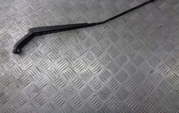 Peugeot 407 Front wiper blade arm
