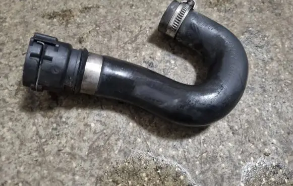 BMW 5 E39 Engine coolant pipe/hose 11532247879