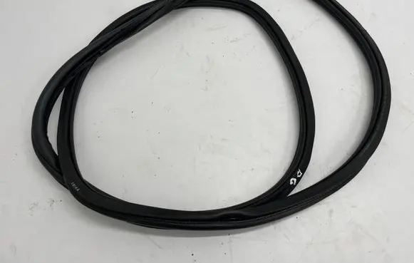 Rear door rubber seal (on body)