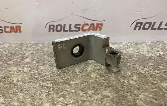 BMW 5 E60 E61 Front door upper hinge 7068073