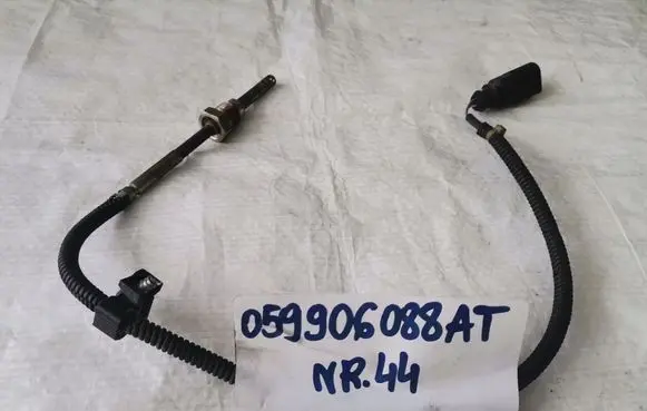 Audi A4 S4 B8 8K Exhaust gas temperature sensor 059906088AT