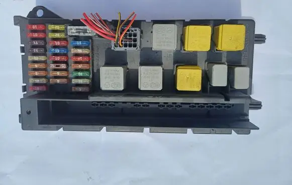 Mercedes-Benz Sprinter W906 Fuse module 518817028
