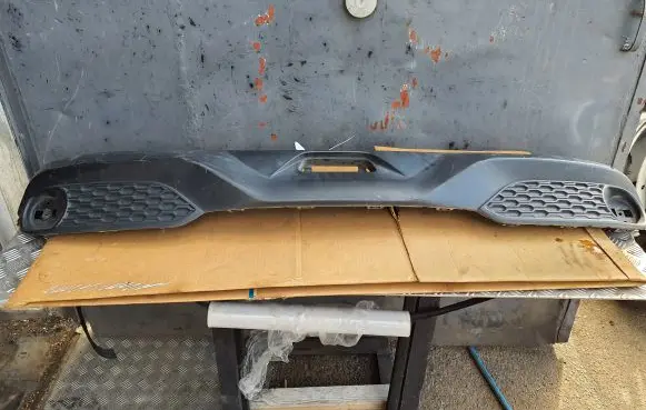 Front bumper lip