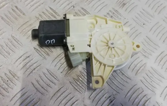 Mercedes-Benz B W246 W242 Front door window regulator motor A2469065200 933866101