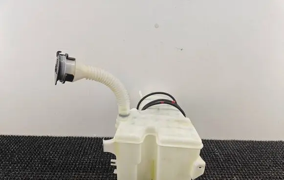 Lexus GS 300 350 430 450H Windshield washer fluid reservoir/tank 060851138