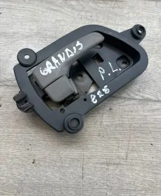 Mitsubishi Grandis Front door interior handle