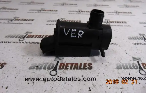 Toyota Corolla Verso E121 Windscreen/windshield washer pump 8533044010