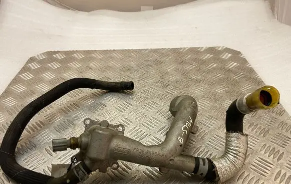 Ford Mustang VI Engine coolant pipe/hose FR3E8K556BA AG9E8A562AC