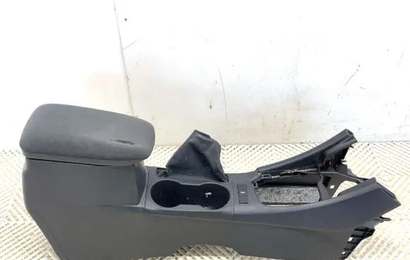 Toyota Auris E180 Center console 