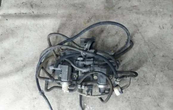 Ford Galaxy Turbo solenoid valve 1J0906627 00T176 72290320