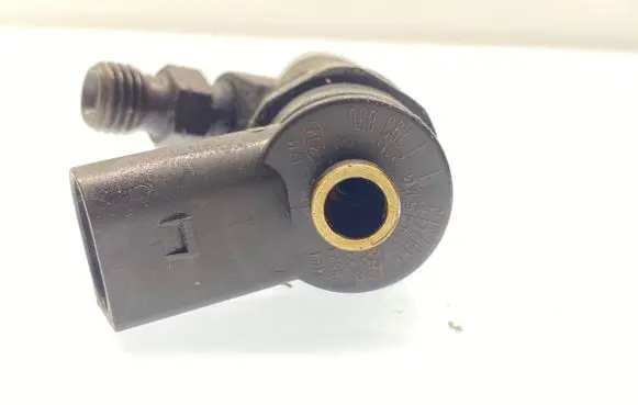 BMW 5 E60 E61 Fuel injector 7793836
