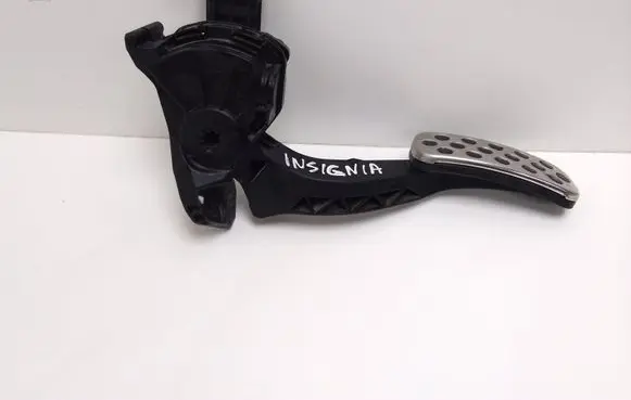 Accelerator throttle pedal
