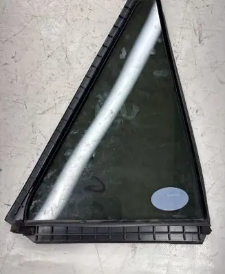 Subaru Outback (BS) Rear vent window glass 