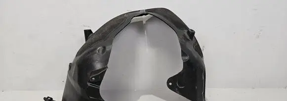 Front wheel arch liner splash guards