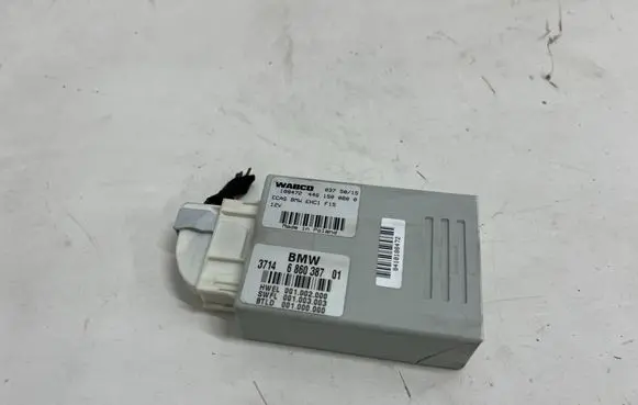 BMW X5 F15 Air suspension control unit module (rear) 6860387