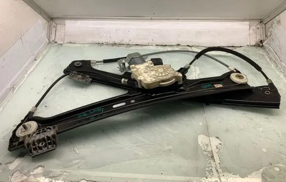 BMW 5 E60 E61 Front door window regulator with motor 6922268