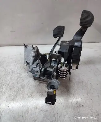 Peugeot 5008 Pedal assembly 