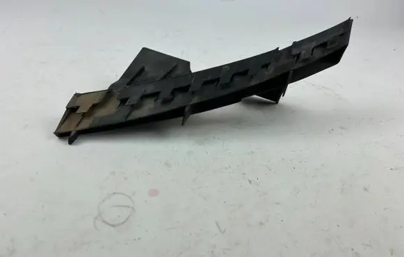 Audi Q7 4L Front bumper mounting bracket 4L0807333A