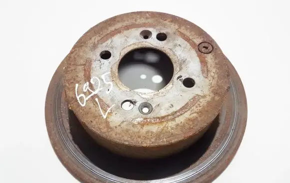 Hyundai Accent Rear brake disc neventiliuojamas