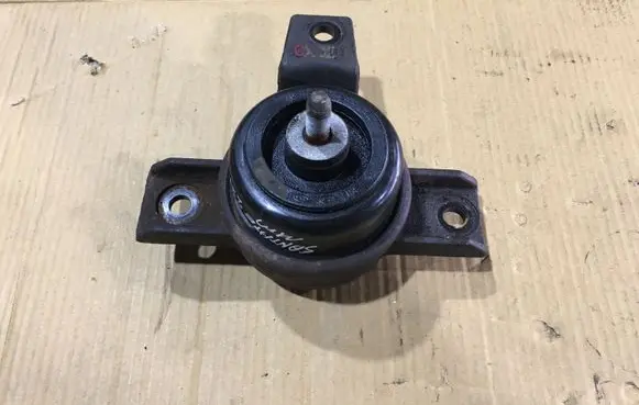 Hyundai Santa Fe Engine mount bracket