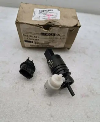 Porsche Cayenne (9PA) Headlight washer pump 1K6955651