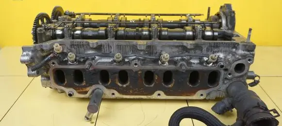 Toyota Avensis T270 Engine head KOMPLETNA 6SP44