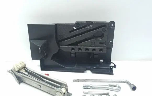 Mercedes-Benz C W203 Tool set 2038900061 1205810245