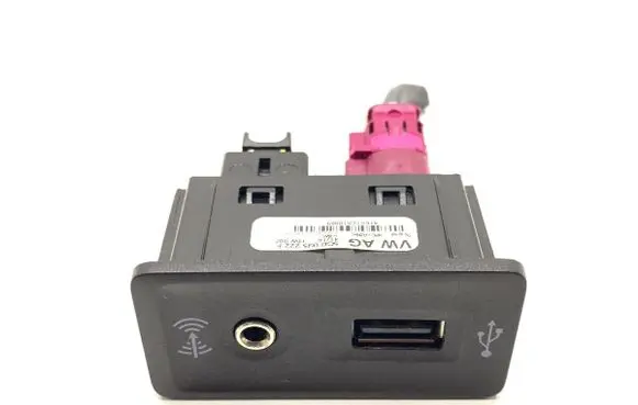 Volkswagen Golf VII USB socket connector 5G0035222F