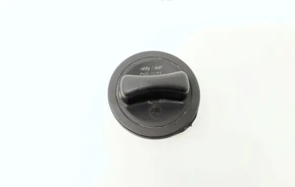 Mercedes-Benz S W220 Fuel tank filler cap A2204700105