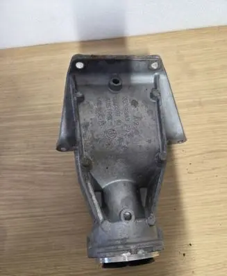 BMW 5 G30 G31 G38 Driveshaft support bearing bracket 8639382 8639383