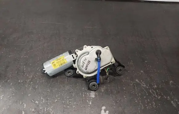Volkswagen Golf IV Rear window wiper motor 1J6955711G