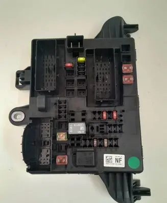 Opel Insignia A Fuse module 13277322 10311008011