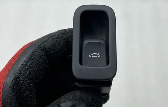 Audi Q2 - Tailgate/boot open switch button 8V0959831B