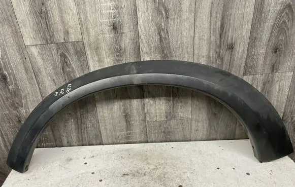 Volvo XC70 Front arch trim 31283104