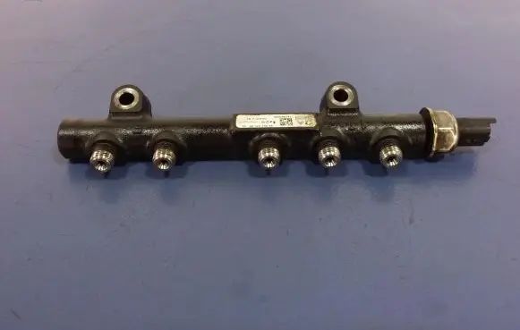 Ford Focus Fuel main line pipe 9685297580