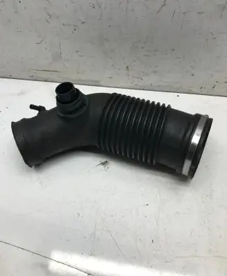 Audi A6 S6 C6 4F Air intake duct part 06E129629B