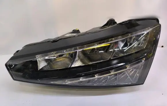 Skoda Scala Headlight/headlamp 657941015 90176071