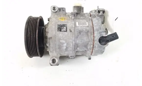 Volkswagen Touran III Air conditioning (A/C) compressor (pump) 5Q0816803D