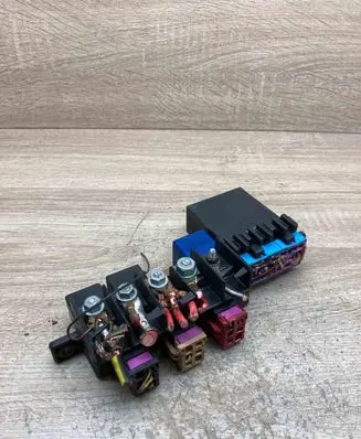 Audi A4 S4 B5 8D Fuse module 8L0941822A 896083000