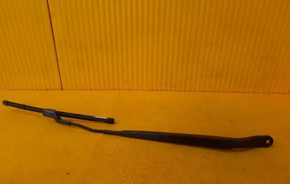 Opel Mokka B Front wiper blade arm 9822931880